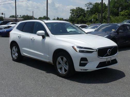 2022 Volvo XC60 B5 Momentum