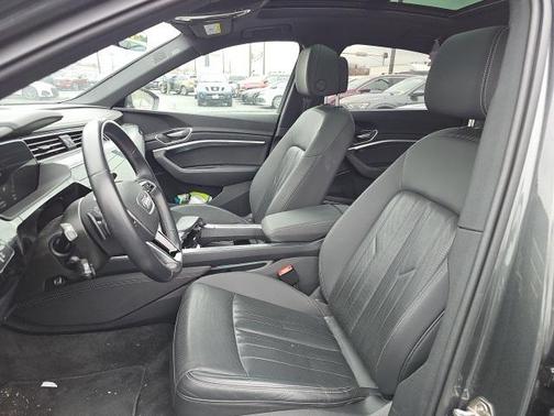 2024 Audi Q8 e-tron Premium Plus