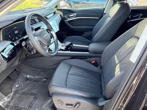 2024 Audi Q8 e-tron Premium Plus