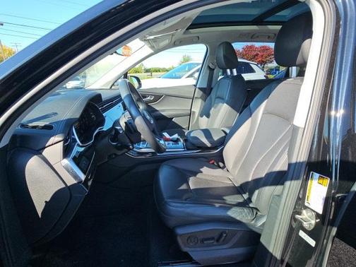 2023 Audi Q7 55 Premium Plus