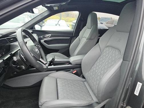 2022 Audi e-tron S Prestige
