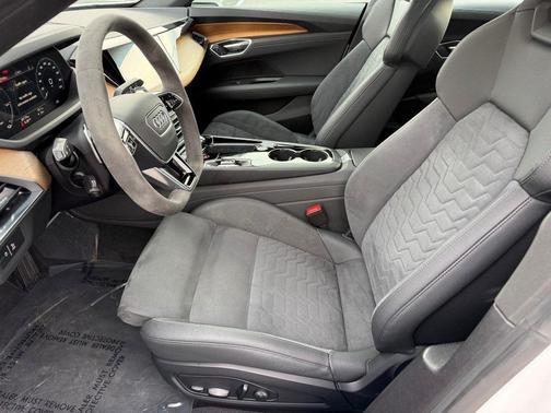 2022 Audi e-tron GT Premium Plus