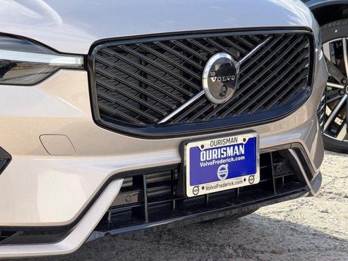 Bright Dusk Metallic 2026 Volvo XC60 Plug-In Hybrid T8 Ultra
