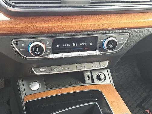 2022 Audi Q5 45 S line Premium