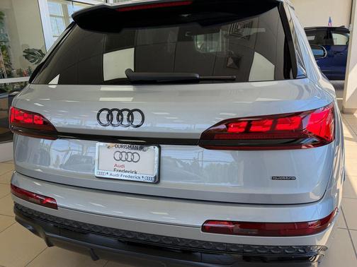 Satellite Silver Metallic 2026 Audi Q7 55 Prestige