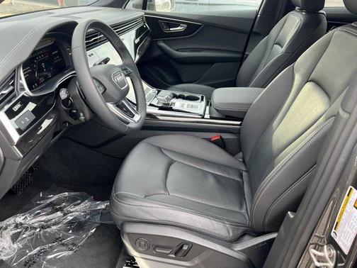 2025 Audi Q7 45 Premium