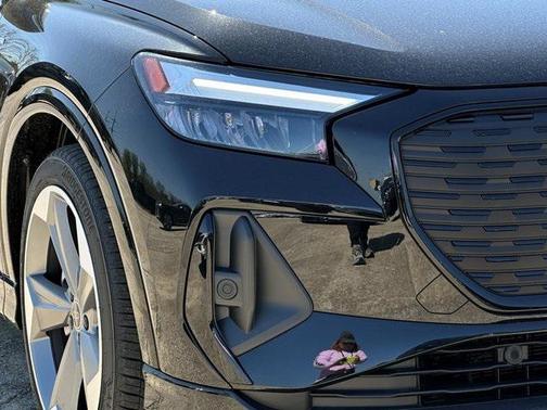 2025 Audi Q4 e-tron Premium Plus