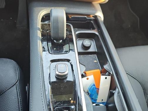 2024 Volvo XC90 B6 Plus Bright Theme