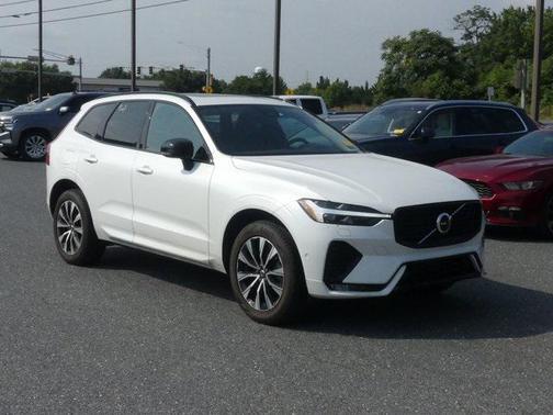 2024 Volvo XC60 B5 Plus Dark Theme