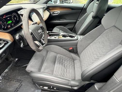 2022 Audi e-tron GT Premium Plus