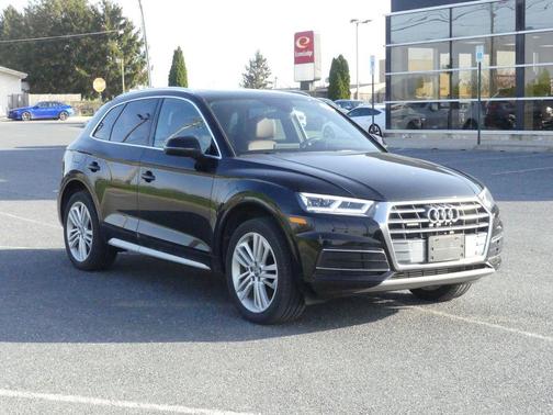 Mythos Black Metallic 2019 Audi Q5 2.0T Premium Plus