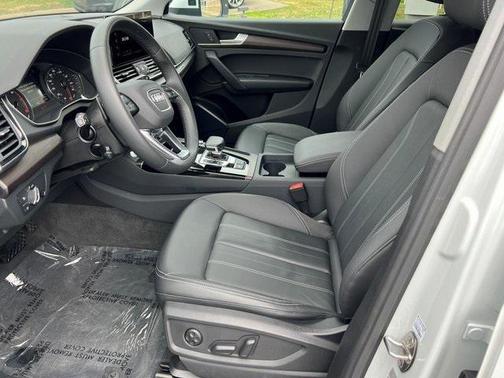 2024 Audi Q5 40 Premium