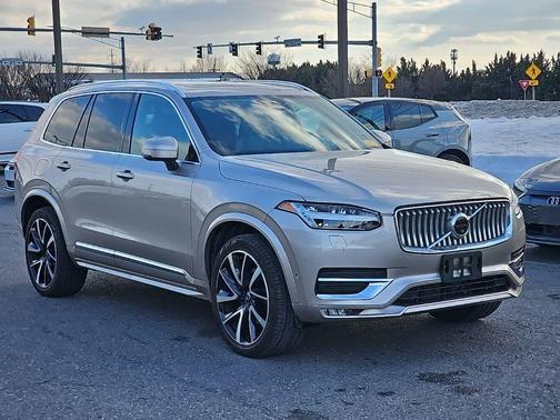 2023 Volvo XC90 B5 Plus