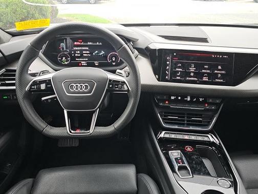 2023 Audi RS e-tron GT Base
