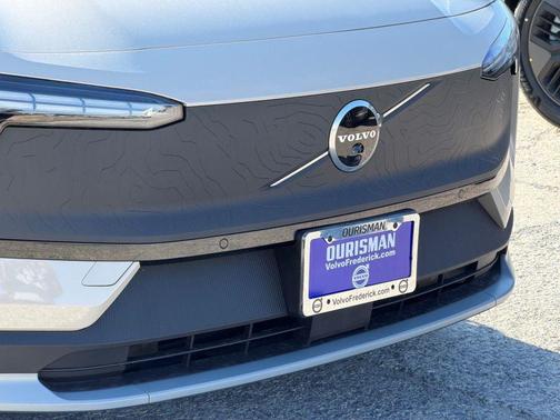 2026 Volvo EX30 Twin Motor Cross Country Ultra