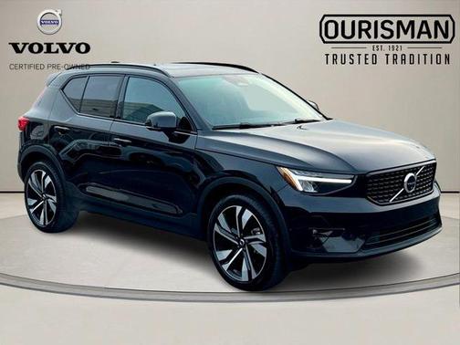 2024 Volvo XC40 B5 Plus Dark Theme