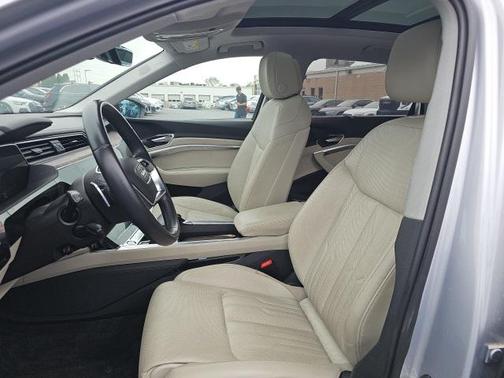 2019 Audi e-tron Prestige