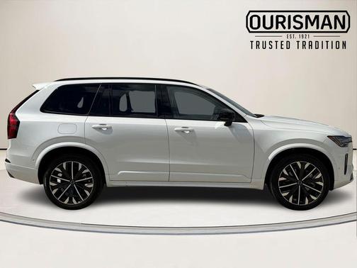 Crystal White Pearl 2026 Volvo XC90 B6 Ultra
