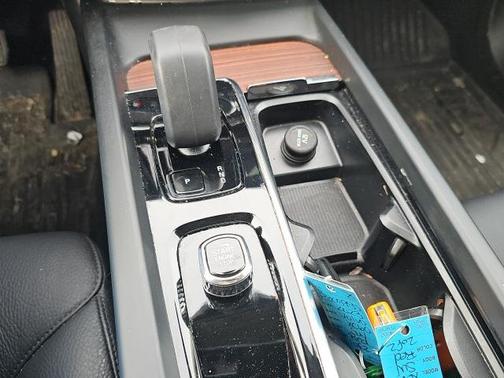 2023 Volvo XC60 B5 Plus Dark Theme