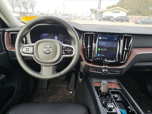 2023 Volvo XC60 B5 Plus Dark Theme
