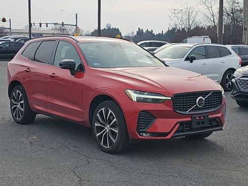 2023 Volvo XC60 B5 Plus Dark Theme