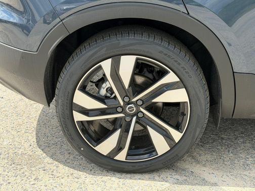 Denim Blue 2026 Volvo XC40 B5 Ultra