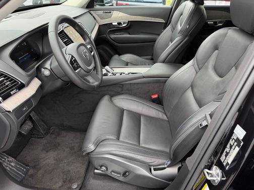Onyx Black Metallic 2024 Volvo XC90 Ultimate