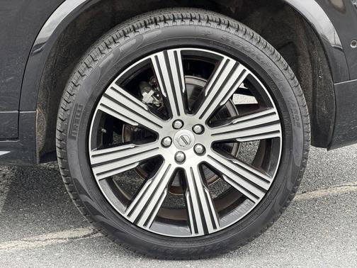 Onyx Black Metallic 2024 Volvo XC90 Ultimate