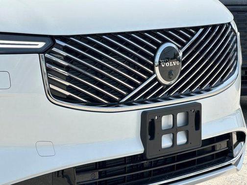 2026 Volvo XC90 B6 Plus Bright Theme