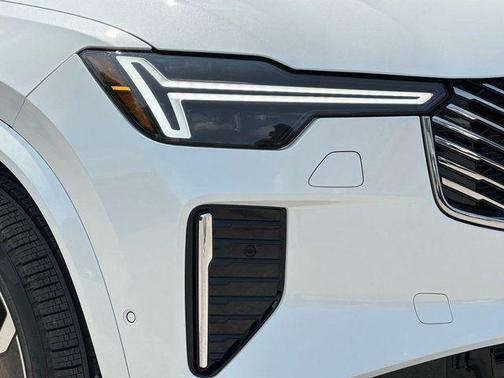 2026 Volvo XC90 B6 Plus Bright Theme