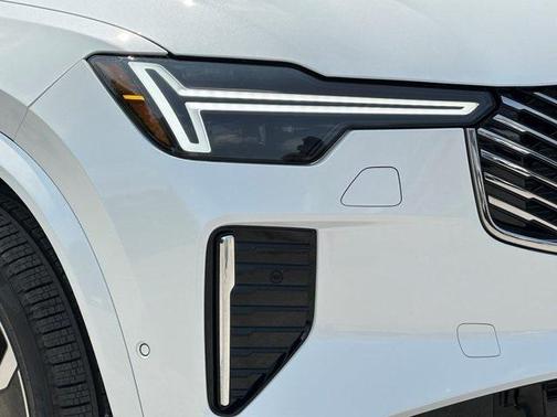 2026 Volvo XC90 B6 Plus Bright Theme