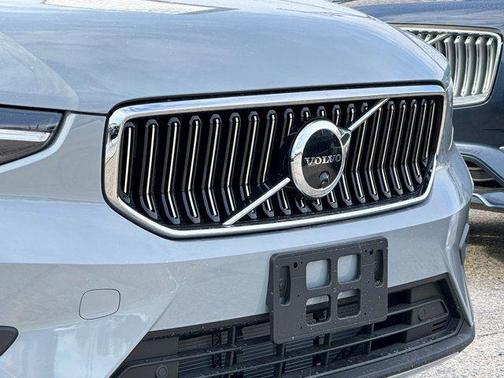 2025 Volvo XC40 B5 Plus Bright Theme