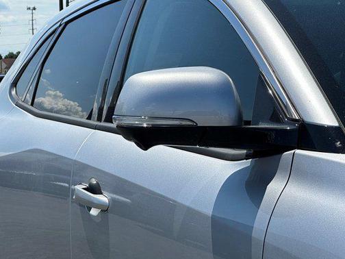 2025 VinFast VF 8 Eco