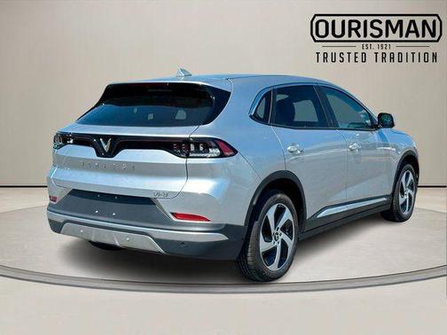 2025 VinFast VF 8 Eco