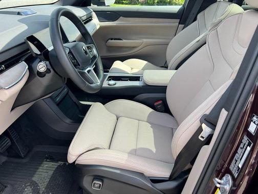 2025 Volvo EX90 Plus