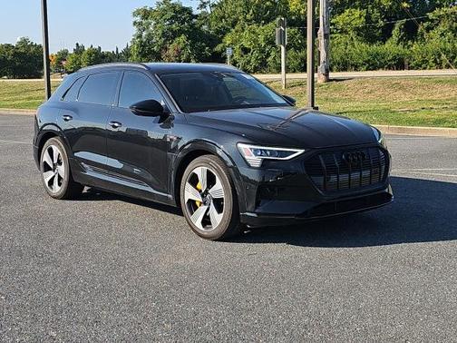 2022 Audi e-tron Premium Plus