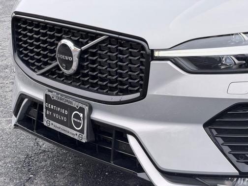 2025 Volvo XC60 B5 Plus