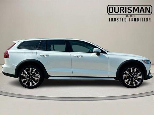 2026 Volvo V60 Cross Country B5 Ultra