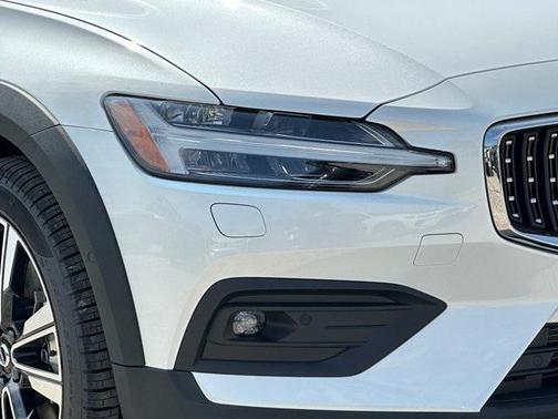 2026 Volvo V60 Cross Country B5 Ultra