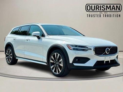 2026 Volvo V60 Cross Country B5 Ultra