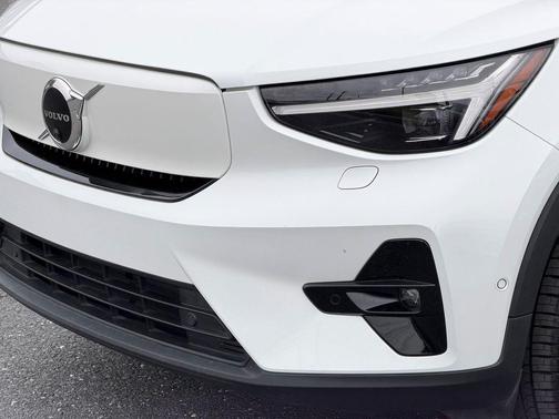 Crystal White 2023 Volvo C40 Recharge Pure Electric Ultimate