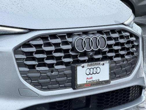 Florett Silver Metallic 2025 Audi Q5 2.0T Premium Plus