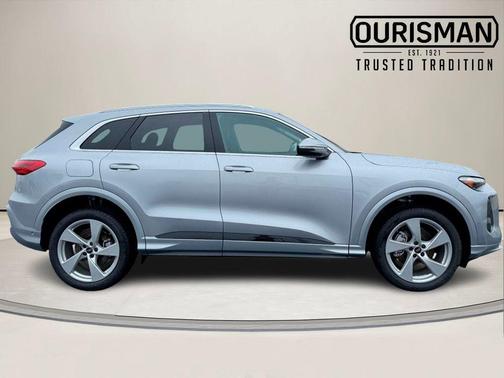 Florett Silver Metallic 2025 Audi Q5 2.0T Premium Plus