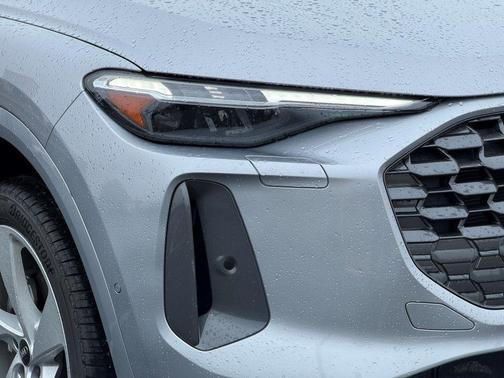 Florett Silver Metallic 2025 Audi Q5 2.0T Premium Plus