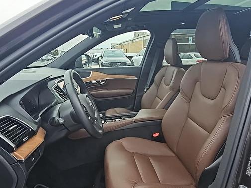 2024 Volvo XC90 B6 Plus Bright Theme