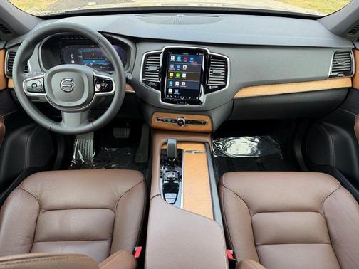2024 Volvo XC90 B6 Plus Bright Theme