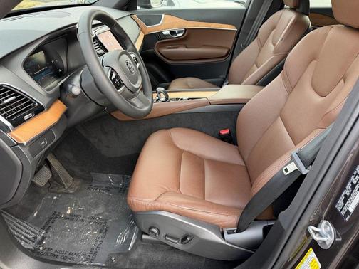 2024 Volvo XC90 B6 Plus Bright Theme