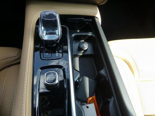 2024 Volvo XC90 Recharge Plug-In Hybrid Ultimate