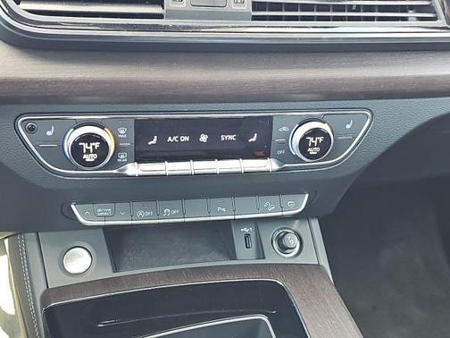 2023 Audi Q5 40 Premium Plus