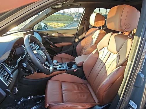 2023 Audi Q5 45 S line Premium